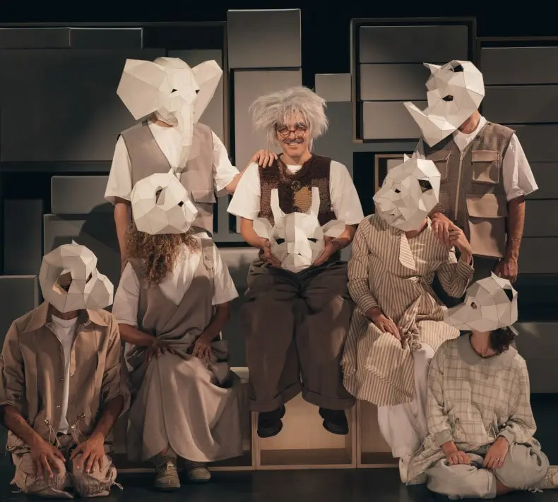 Εντυπώσεις από την παράσταση για παιδιά, «Οικογένεια Νώε», η οποία παρουσιάζεται στο Θέατρο Πόρτα, σε σκηνοθεσία Θωμά Μοσχόπουλου και Σοφίας Πάσχου.