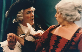 Υπηρέτριες