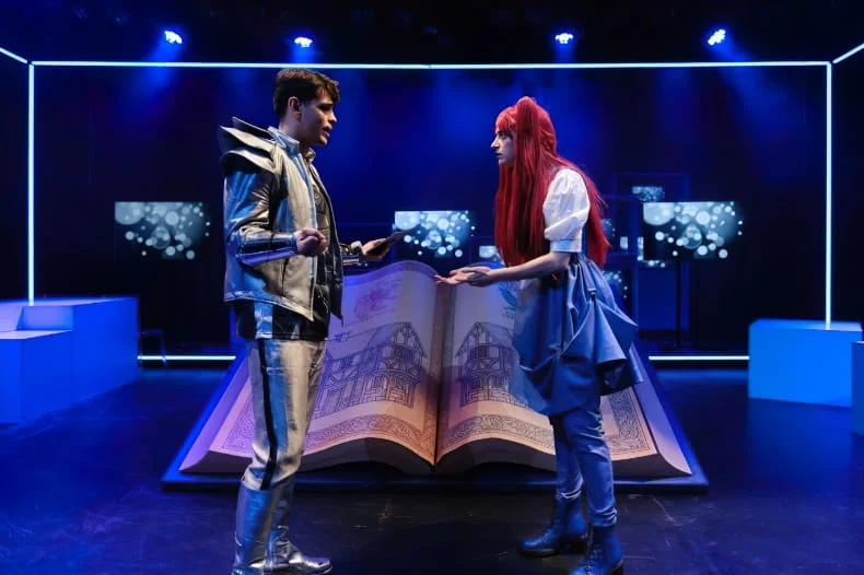 «Ελίζα» της Ξένιας Καλογεροπούλου σε σκηνοθεσία Θωμά Μοσχόπουλου – Θέατρο για παιδιά και εφήβους πρωτότυπο, ανθεκτικό, συγκινητικό